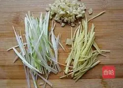 Illustration of how to make croaker with scallion oil 2