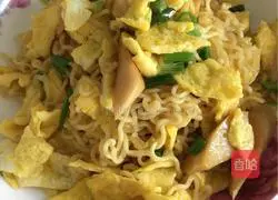 Illustration of how to make fried instant noodles 4