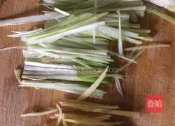 Illustration of how to make crucian carp with chopped pepper 2