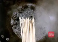 Illustration of how to make Qianweixi Shrimp 3