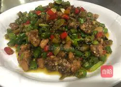 Home-cooked diced pepper chicken will arouse your taste buds.Illustration of how to make it 3