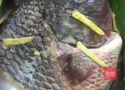 Illustration of Laoganma's garlic sprouts, parsley and stuffed tilapia 1