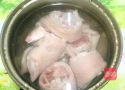 Illustration of Peanut Stewed Pork Trotters 3