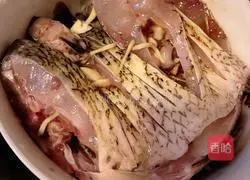 Illustration of how to make steamed fish bento 1