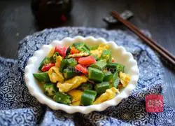 Illustration of how to make fried eggs with okra 8