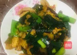 Illustration of making twice-cooked pork with garlic sprouts 9