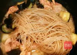 Illustration of home-style eggplant stewed chicken 9