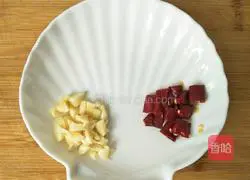 Illustration of how to make dried bacon and stir-fried beans 3