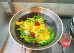 Illustration of how to make scrambled eggs with soybean paste 8