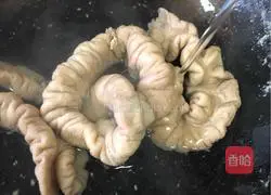 Illustration of how to make fat sausage 4