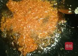 Illustration of how to make prawns in tomato sauce 2