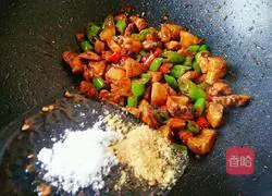 Illustration of how to make spicy stir-fried chicken 6