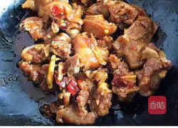 Illustration of how to make spicy pig trotters 8