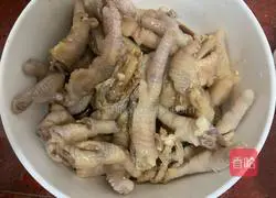 网Illustration of how to make red lemon chicken feet 7