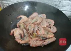 Illustration of braised prawns in oil 7