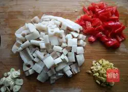 Illustration of how to make diced lotus root in oyster sauce 2