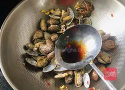 Illustration of how to make spicy clams 3