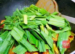 Illustration of the recipe of twice-cooked pork with green garlic 9