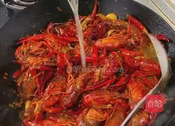 Illustration of how to make spicy crayfish in summer 9
