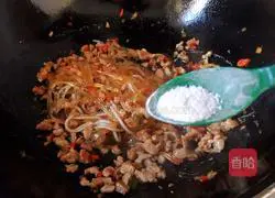 Illustration of how to make ants climb a tree 12