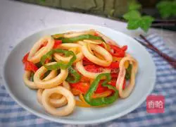 Illustration of how to make colorful pepper squid rings 12