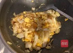 Illustration of how to make scrambled eggs with cabbage and vermicelli 13