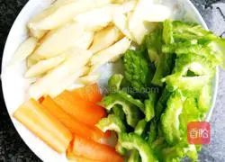 Illustration of how to make vinegar-blooded duck 2