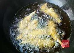Illustration of how to make dry-fried small yellow croaker 5