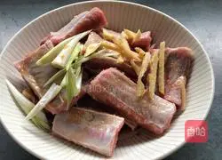 Illustration of how to make glutinous rice steamed pork ribs 3