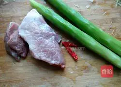 Illustration of how to make lettuce slices 1