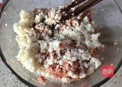 Illustration of how to make pearl meatballs 4