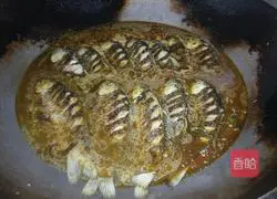 Illustration of braised crucian carp in sauce 5