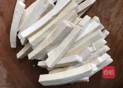  Illustration of how to stew cured fish with dried tofu 3