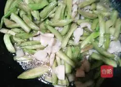 Illustration of how to make eggplant fried meat 3