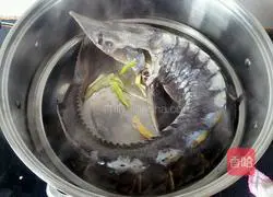 Illustration of how to make steamed sturgeon 4
