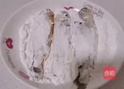 Illustration of how to make pan-fried small yellow croaker 6