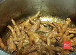 Illustration of making sauce-flavored chicken feet 3