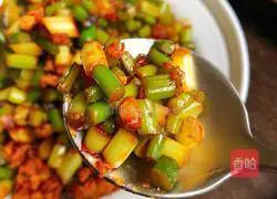 Illustration of how to stir-fry minced meat with garlic moss 12