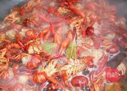 Illustration of how to make spicy crayfish 11