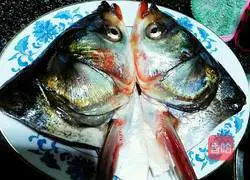 Illustration of how to make fish head with chopped pepper 3