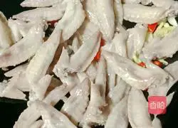 Illustration of braised chicken wing tips 10