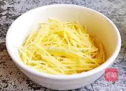 Illustration of how to make steamed potato shredded burritos 4