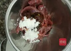 Illustration of how to make stir-fried beef with kale 3