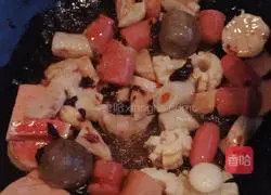 Illustration of how to make instant noodles with meatballs 6