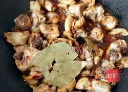 Illustration of how to make potato-roasted chicken nuggets 12