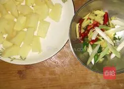 Illustration of how to make fried chicken and potatoes 3