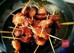 Illustration of how to make spicy toothpick meat 8