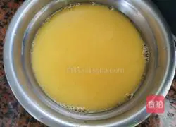 Illustration of how to make steamed eggs with dried shrimps and mushrooms 3