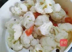 Illustration of how to make stir-fried cauliflower with meat 7