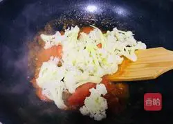 Illustration of how to stir-fry cauliflower with tomatoes 13
